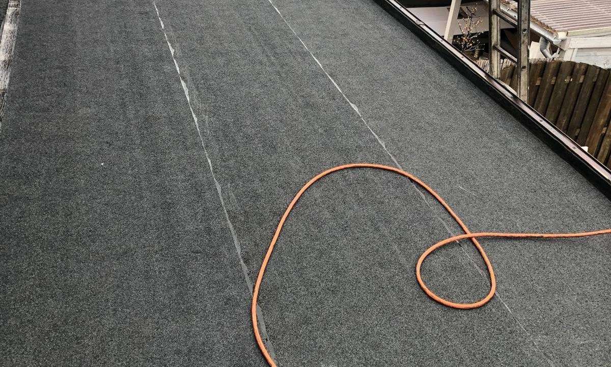 Renovatie van bitumen dak in 0412